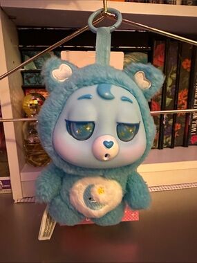 🩵Care Bears - Caring Cuties Vinyl Plush Pendant - Bedtime Bear 💙